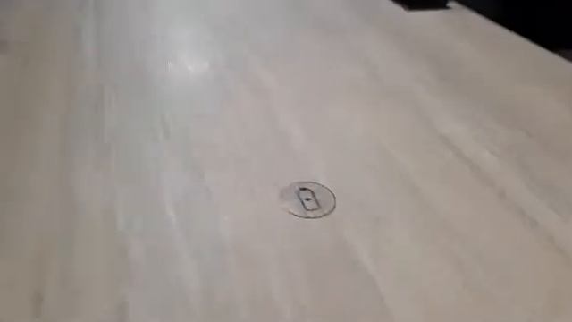 Электрический стол и встроенное зарядное устройство смотреть онлайн