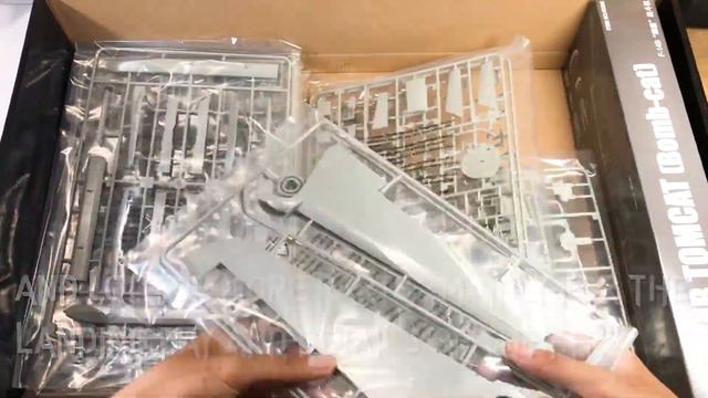 UNBOX 1/32 TRUMPETER F-14B TOMCAT SCALE MODEL