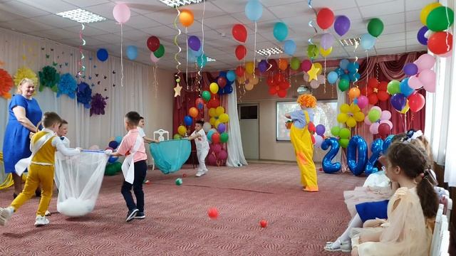 "Парад выпускников - 2021" (г. Реутов, детский сад "Сказка", группа 6) смотреть онлайн