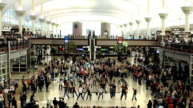 Denver Airport Holiday Flash Mob смотреть онлайн
