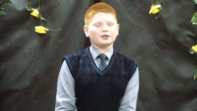 стих Он живой и светится - читает Гришин Артем смотреть онлайн