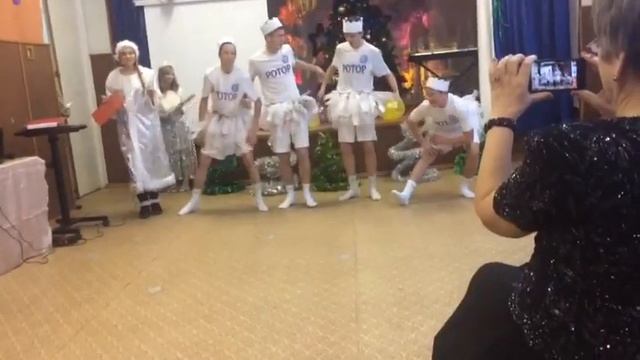 ТАНЕЦ СНЕЖИНОК смотреть онлайн