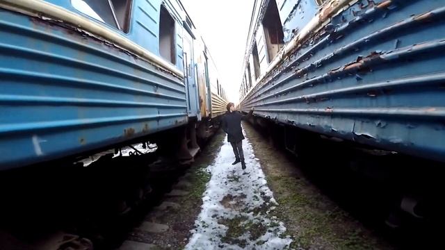 БАЗА ЗАПАСА ЗАБРОШЕННЫХ ПАССАЖИРСКИХ СОСТАВОВ. Как хоронят пассажир поезда на Южной Железной дороге смотреть онлайн