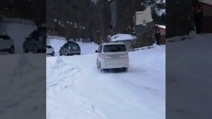 Toyota vellfire 4wd. Подъем на горнолыжный курорт. Тойота Веллфайр полный привод, Alphard 3,5 4wd