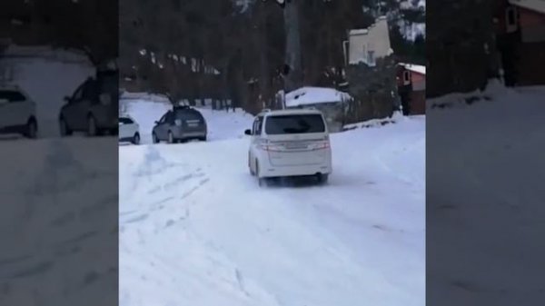 Toyota vellfire 4wd. Подъем на горнолыжный курорт. Тойота Веллфайр полный привод, Alphard 3,5 4wd