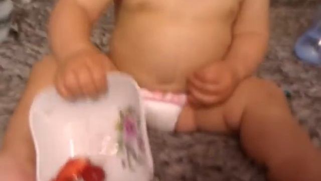 Ест клубнику смотреть онлайн