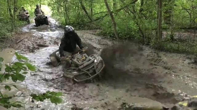 ПЕРЕВЕРНУЛИ КВАДРИК. BRP, STELS, YAMAHA, CF ТОНУТ ВСЕ смотреть онлайн