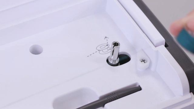 b70 DECO + b77 + b79 Tutorial – bobbin winding and threading (1/11) смотреть онлайн