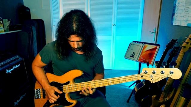 EBS MicroBass 3 Test Drive w/ Detroit by Marcus Miller смотреть онлайн