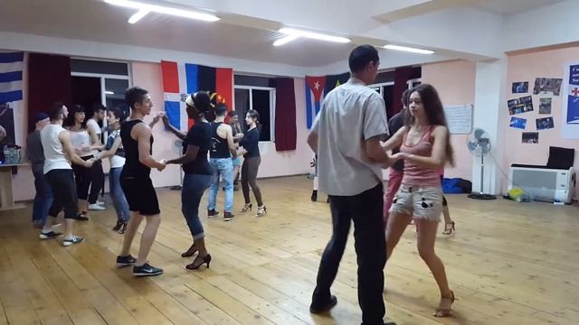 Bachata classes (beginners) by salsa caliente tbilisi смотреть онлайн