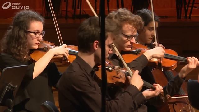 Vivaldi - Concerto No. 4 in F minor, Op. 8, RV 297, "Winter" смотреть онлайн