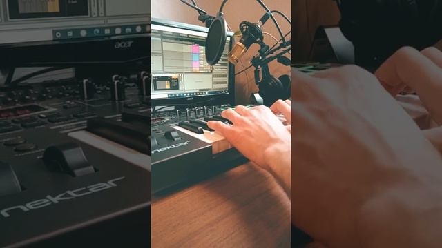 Миди клавиатура Nektar LX25+ смотреть онлайн