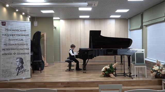 Э.Григ - Вальс-экспромт из цикла «Лирические пьесы» (Op. 47, N1), Александр Зайцев (8 лет) смотреть онлайн