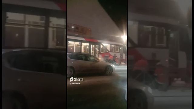 Трамвай сошел с рельс #Shorts #чп смотреть онлайн