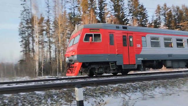 Электропоезд ЭТ2М-076 Камышлов-Екатеринбург пасс следует по перегону Косулино-Исток смотреть онлайн