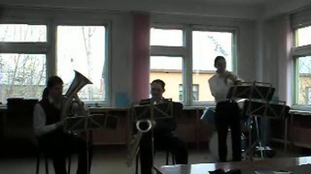 Baritone horn, saxophone baritone and trumpet played march-parade.AVI смотреть онлайн