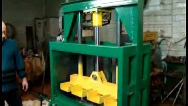 Пресс пакетирования отходов бумаги, ткани, полиэтилена смотреть онлайн