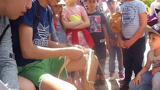 Иван Подгорбунских и Андрей Скляров преподают старинное ремесло на покровской крепости озёрск 74 смотреть онлайн