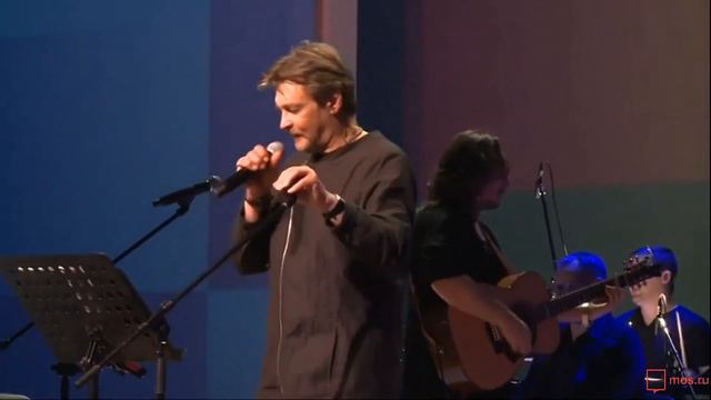 Александр Домогаров Live. Дороги Высоцкого в Манеже. Песня о друге смотреть онлайн