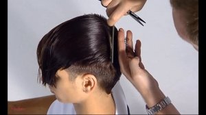 Асимметричная мужская стрижка с длинной и гладкой челкой