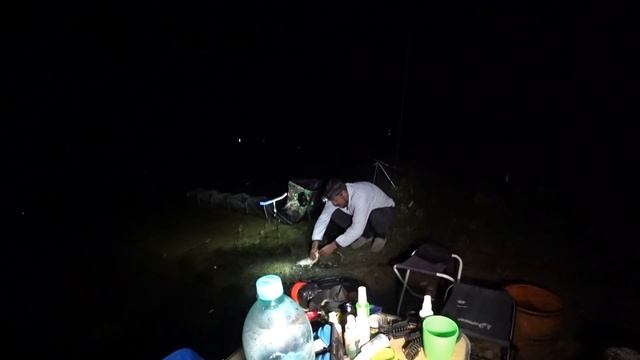 Рыба сама цепляется на крючок))) смотреть онлайн