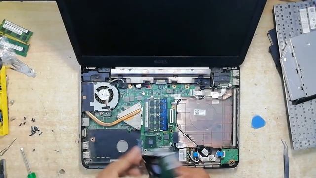 Dell Vostro 1440 Harddisk to SSD upgrade | Harddisk & Keyboard Disconnection смотреть онлайн