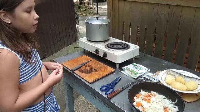 Алиса , готовит уху смотреть онлайн