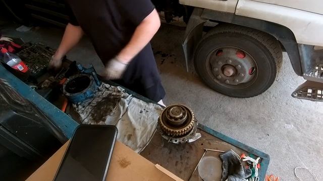 Ремонт поворотного редуктора Tadano Z364 смотреть онлайн