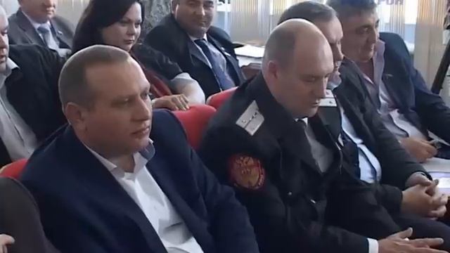 Прокуратура настояла на сокращении помощников главы Крымского района.Как отреагировали депутаты? смотреть онлайн