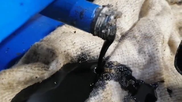 Слив жидкости из бака системы смазки пакинов смотреть онлайн