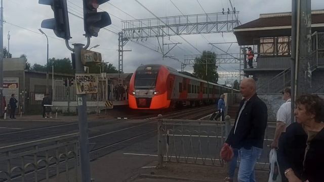 Электропоезд ЭС2Г Ласточка" Рейс Зеленогорск - Санкт-Петербург. Делает остановку на о.п. Удельная! смотреть онлайн