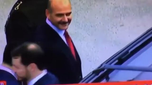 Berat Albayrak ve Süleyman soylunun şakalaşması смотреть онлайн