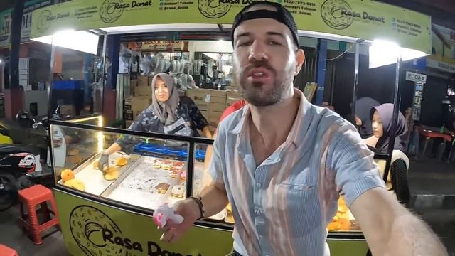 Trying The Most Unique Indonesian Street Food of Sumatra ?? смотреть онлайн