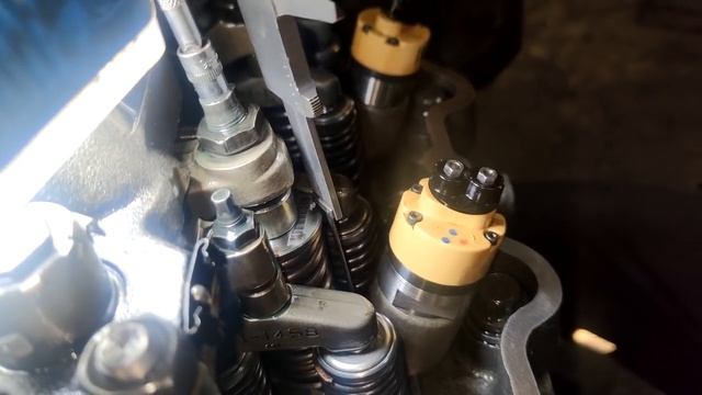 CATERPILLAR C15 регулировка всех зазоров двигателя