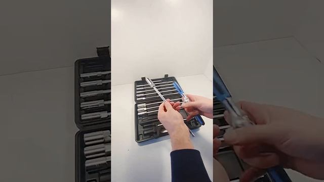 48723 Набор ключей торцевых удлиненных с Т-образной трещоткой и воротком 15 пр. смотреть онлайн