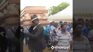 1 час Негры несут гроб и танцуют