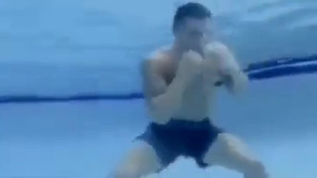 Чел бьёт воду смотреть онлайн