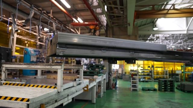 自動車整備用リフトを作るプロセス。小型から大型までのあらゆる自動車を持ち上げる自動車整備用リフト。 смотреть онлайн