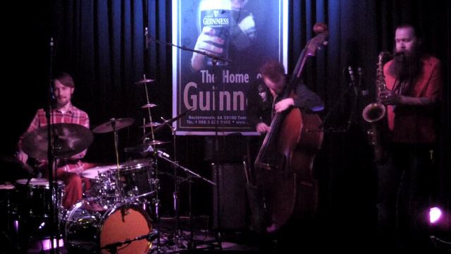 Black Motor "Svengaillen/Kaukainen Tähti" (O'Connell's Irish Bar, Tampere 28.11.2014) смотреть онлайн