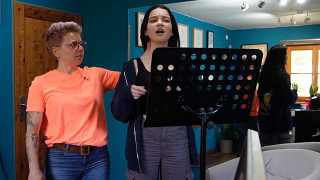 12 yr old learns to Belt 🤯 - Live Singing Lessons смотреть онлайн