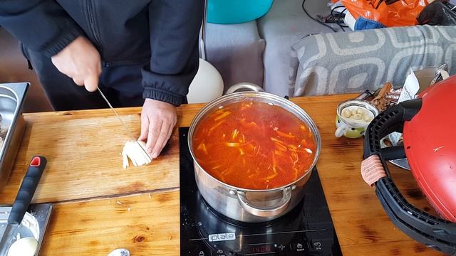 Рецепт необычного Борща. Но вкуснее классического!! смотреть онлайн