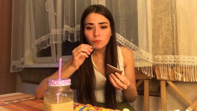 СЪЕЛА ПОЛКИЛОГРАММА ? ШОКОЛАДА ? СМЕРТЕЛЬНАЯ ДОЗА???☠️? смотреть онлайн