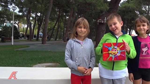 ЦЕПОЧКА из СКРЕПЫШЕЙ 300 ШТУК!!! Сколько МЕТРОВ? Кто ОТГАДАЛ? САМАЯ ДЛИННАЯ ЛЕНТА ИЗ СКРЕПЫШЕЙ смотреть онлайн