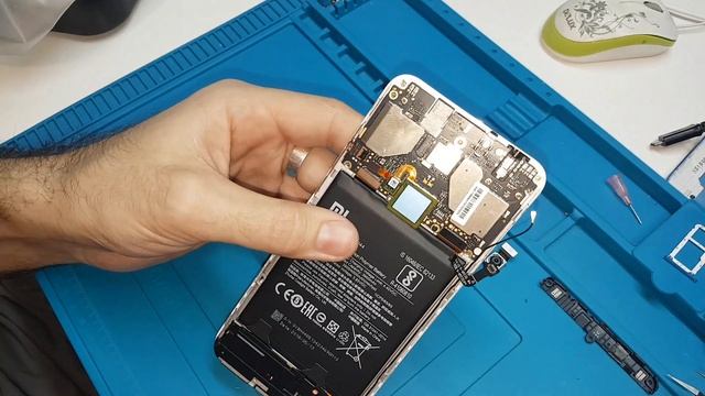 Разбор  телефона Xiaomi Redmi 5 Plus.
