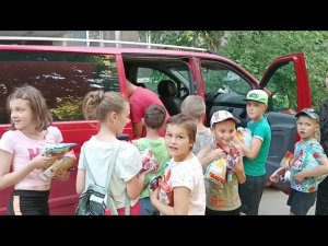 Мариуполь дети радуются хлебу ! помощь от хороших людей