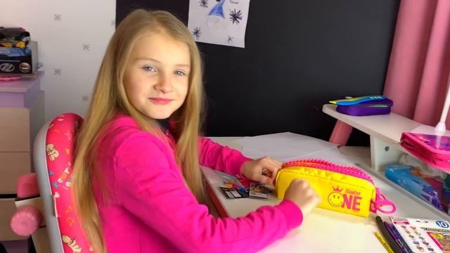 Что в моём Новом ПЕНАЛЕ / Школьные принадлежности / Подписчики управляют покупкой