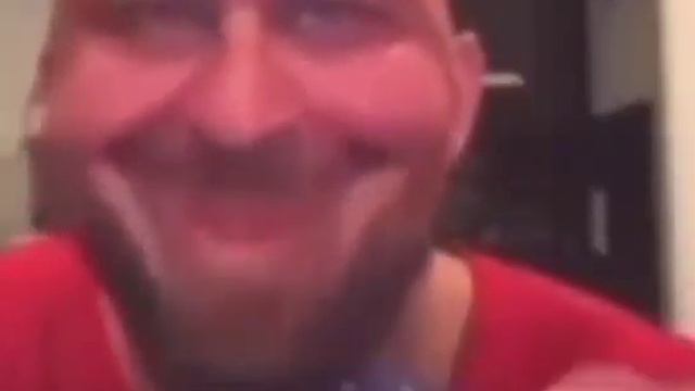 Большой мужчина ест чипсы смотреть онлайн
