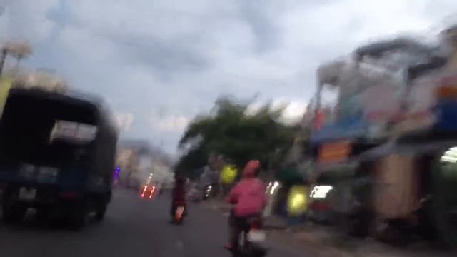Crazy traffic. На скутере по городу НяЧанг ч2 смотреть онлайн