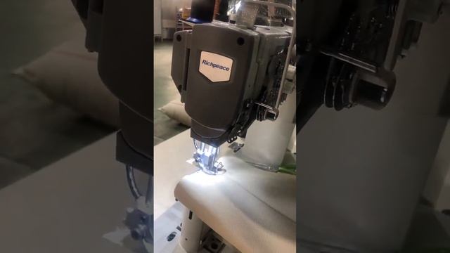 Industrial sewing machine with guide belt for thick material смотреть онлайн