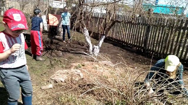 БУДНИ В ДЕРЕВНЕ ?ДЕЛА В ПАЛИСАДНИКЕ?ОБНОВЛЯЕМ КЛУБНИКУ?СЕМЬЯ НАГОРНЫХ?МНОГОДЕТНАЯ МАМА?ДОМ В ДЕРЕВН смотреть онлайн
